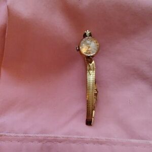 Ladies Gold Plated 17 jewel, shock proof   Cardinal Watch